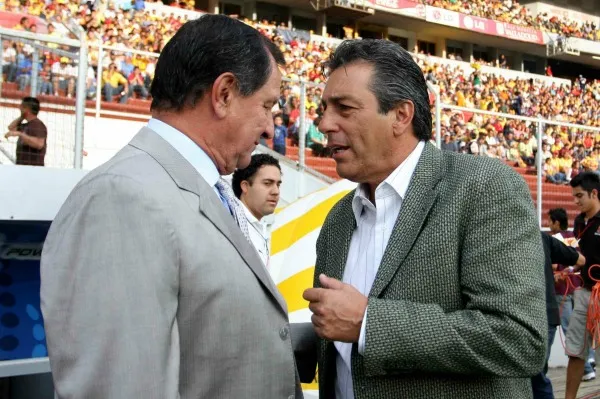 MEXSPORT Boy dialoga con Meza durante un encuentro