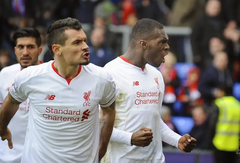 EFE Jugadores del Liverpool muestra alegría tras conseguir gol