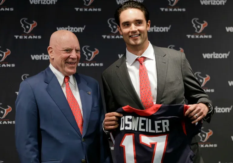 AP Brock Osweiler en su presentación con Texanos
