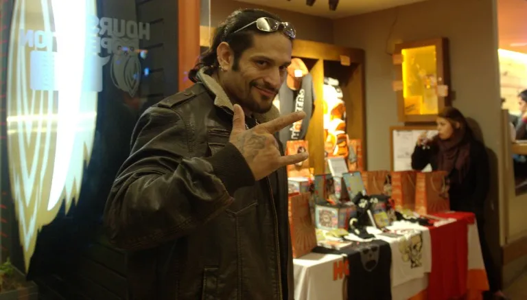 CÉSAR VICUÑA CIbernético, presente en el evento de Octagón