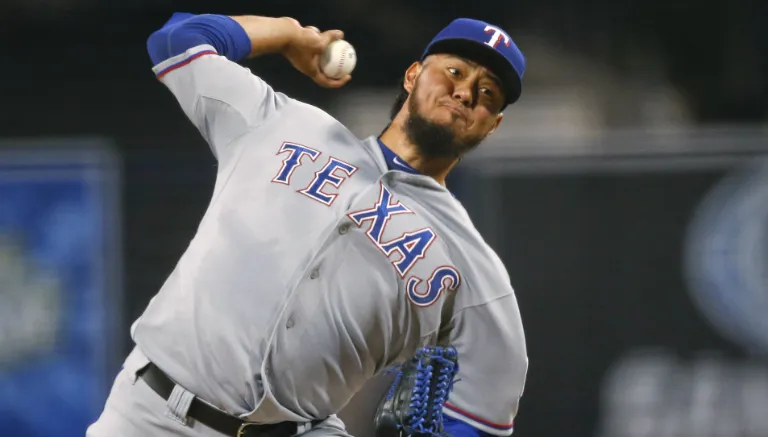 AP Gallardo durante su labor como pitcher de Texas