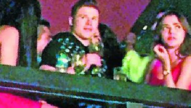 TV NOTAS Canelo, captado con dos mujeres en antro