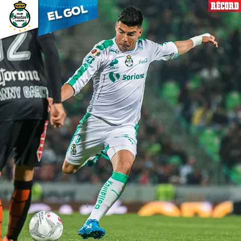 MEXSPORT Luis Ángel Mendoza saca disparo contra Pachuca