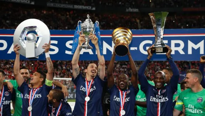 El sueco presume títulos junto a sus colegas del PSG