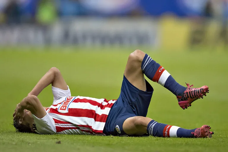 MEXSPORT El atacante se lamenta en el césped