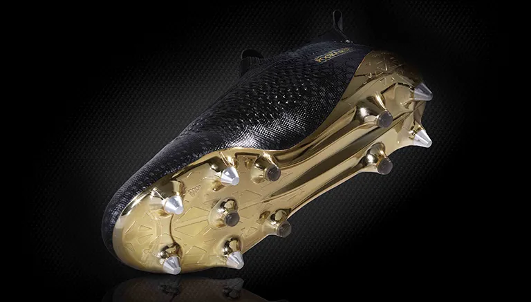 ADIDAS La parte de los tacos es en color dorado