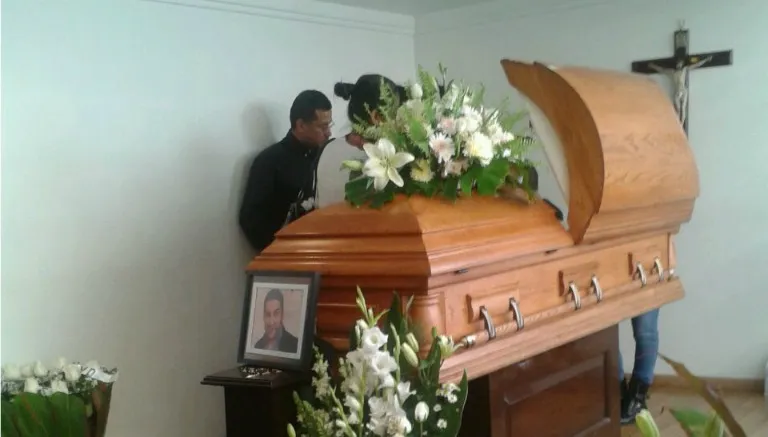 RÉCORD Familiares y amigos le dan el último adiós al perrito