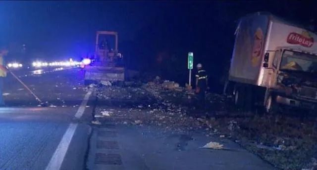 La carretera quedó llena de los productos