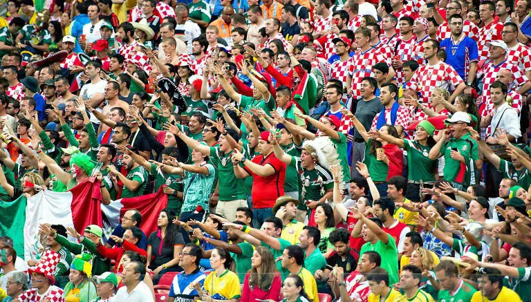 Aficionados perparan el tradicional grito