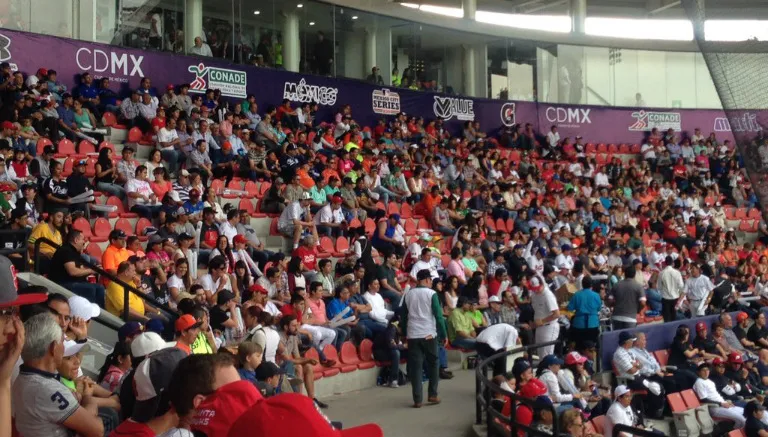 DANTE GARCÍA Así lucía la zona debajo de los palcos durante la sexta entrada