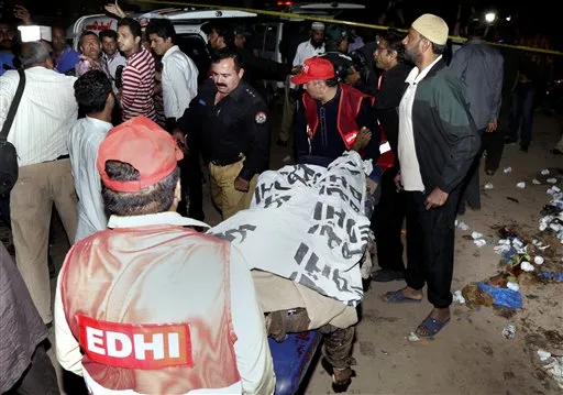Cuerpos de seguridad retiran a los heridos