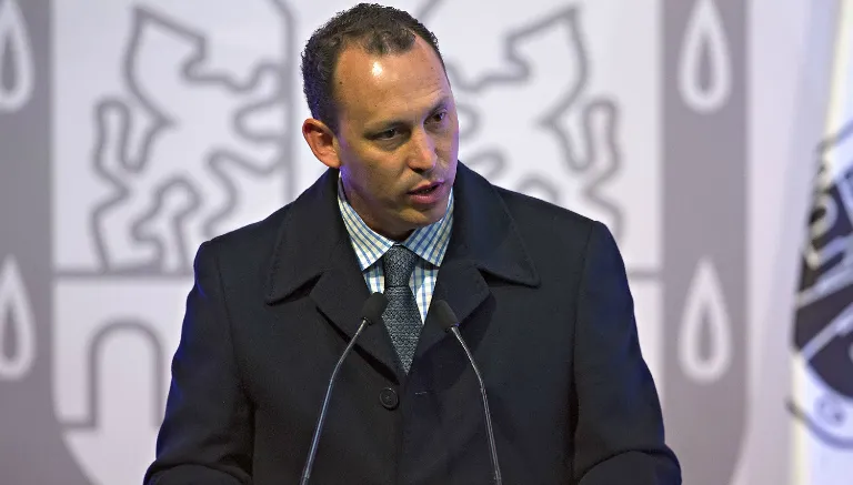 De la Vega durante la presentación de un evento en la capital