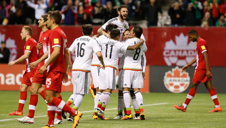 MEXSPORT Jugadores del Tri festejan una anotación contra los canadienses