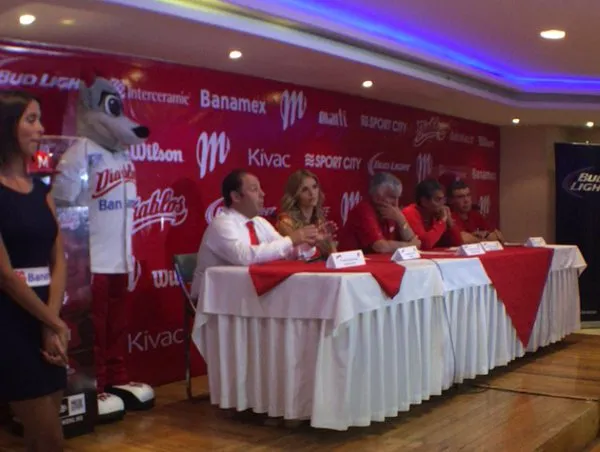 TWITTER DIABLOS ROJOS DEL MÉXICO Directiva escarlata, en conferencia de prensa