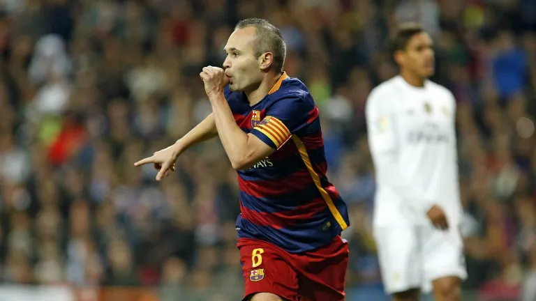 BARCELONA Iniesta festeja su golazo contra Real Madrid