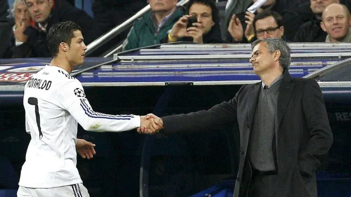 Mou saluda a CR7 tras sustituirlo