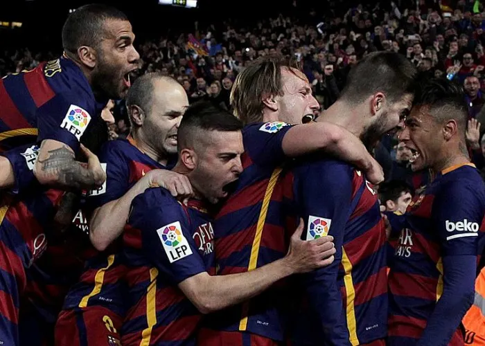 EFE Jugadores del Barcelona celebran con Piqué