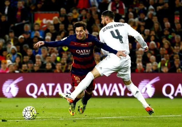 ESPECIAL Messi es derribado por Ramos