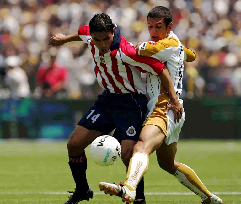 Jaime Lozano y Omar Bravo durante la final del Clausura 2004