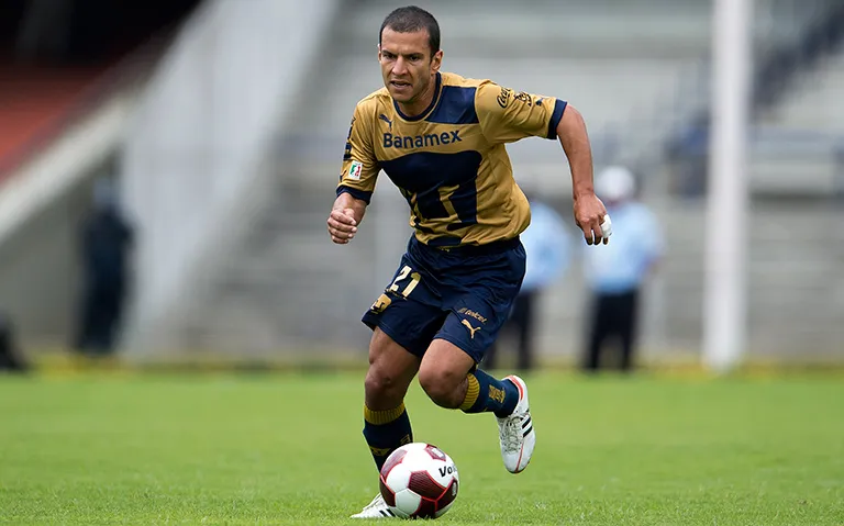 Jaime Lozano vistiendo los colores de Pumas