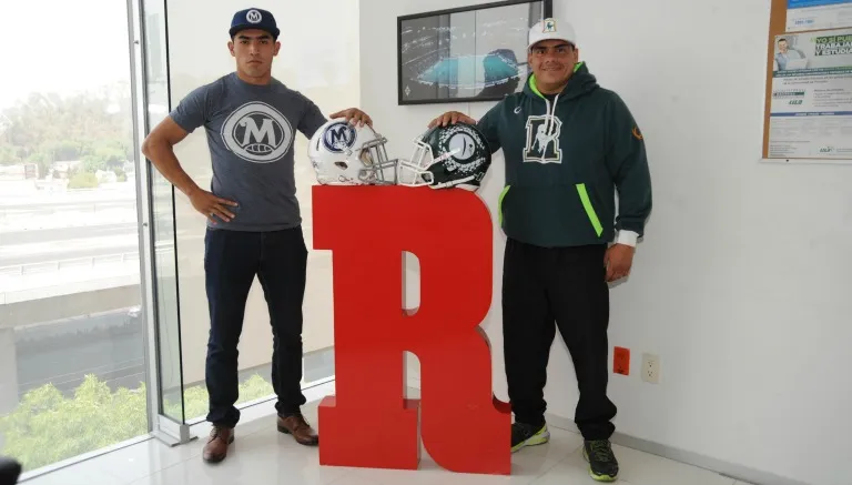 FRANCISCO MANCERA Coach y receptor posan con la 'R' de RÉCORD