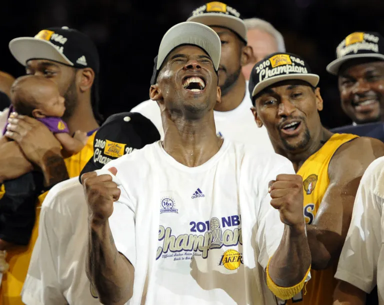 AP Kobe celebra tras campeonato contra los Celtics en 2010