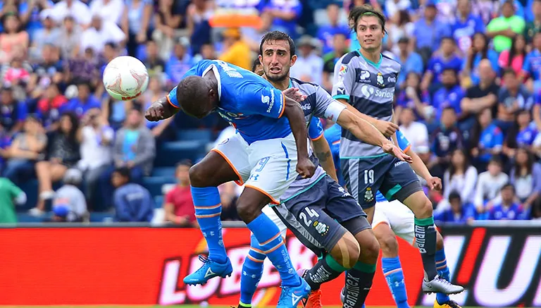 MEXSPORT Momento en que Guerrón remata de cabeza