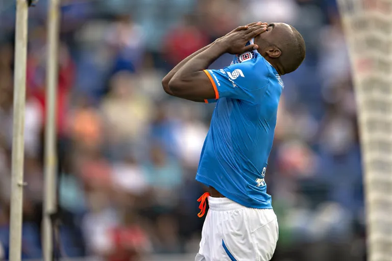 Guerrón se lamenta en partido contra Santos