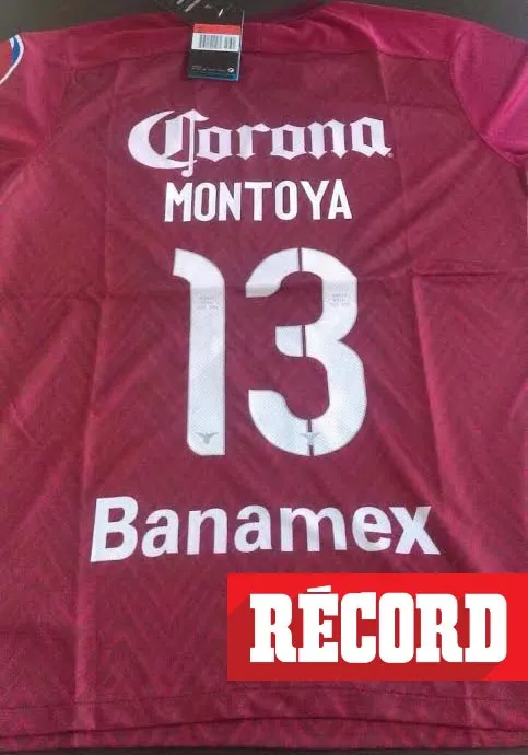 La parte posterior del jersey conmemorativo