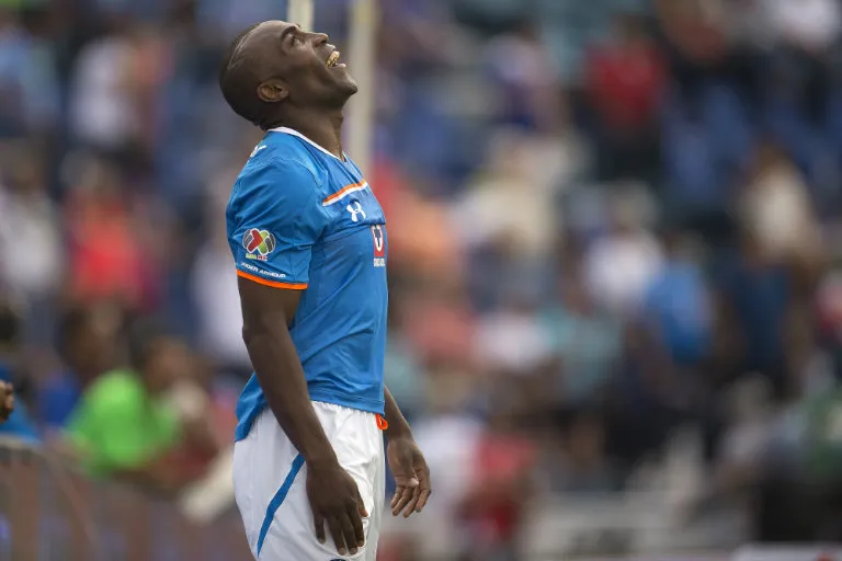 MEXSPORT Joffre Guerrón se lamenta contra Santos