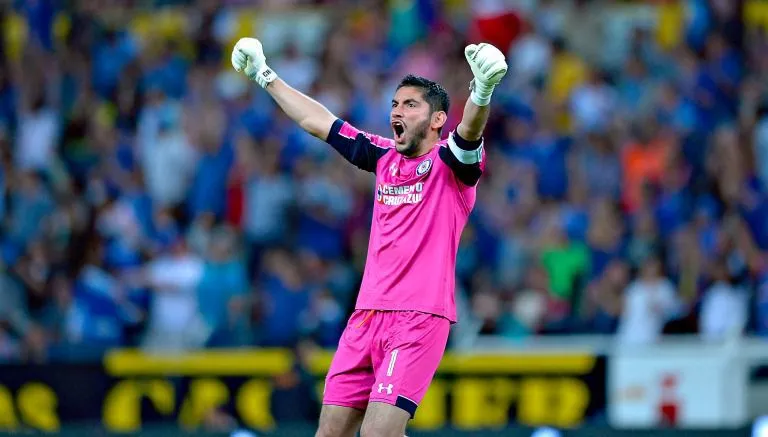 MEXSPORT Corona grita un gol de Cruz Azul