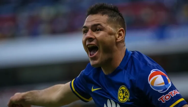 IMAGO7 El zaguero reclama una falta