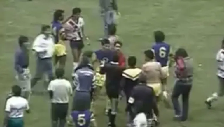 ESPECIAL Momento en que se arma la confusión en el Azteca