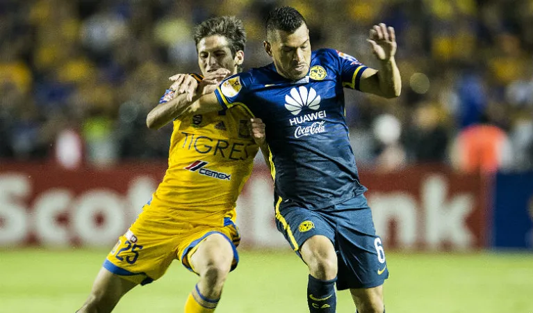 MEXSPORT Intensa lucha por el balón el la Ida de la Final