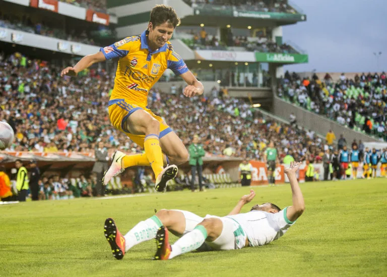 MEXSPORT Jürgen salta para eludir la marca