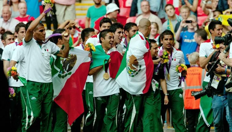 MEXSPORT Jugadores mexicanos celebrando el oro conseguido en Londres 2012