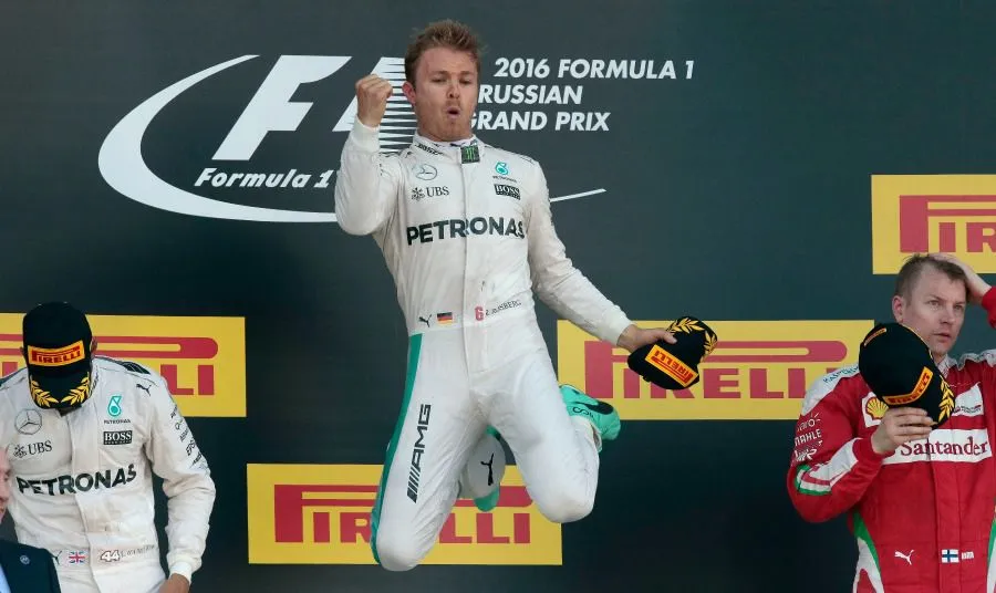 AP Rosberg celebra su triunfo en el GP de Rusia