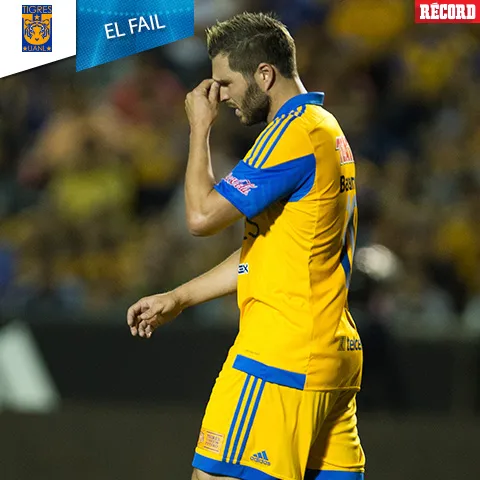 MEXSPORT Gignac no puede creer su falla contra los Tiburones