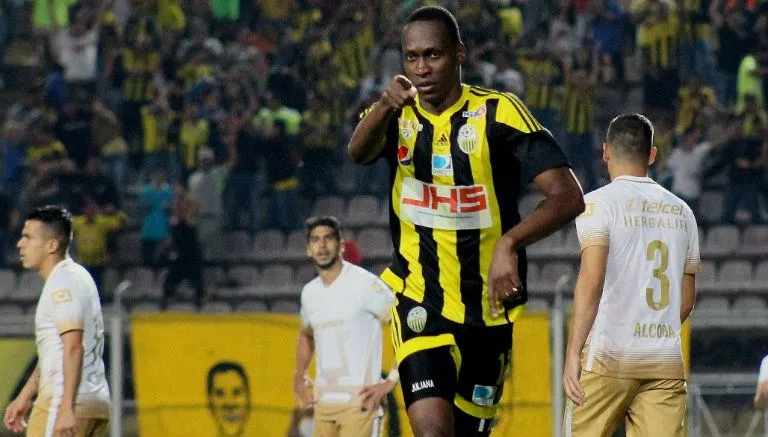 IMAGO7 Mosquera festeja su anotación contra Pumas