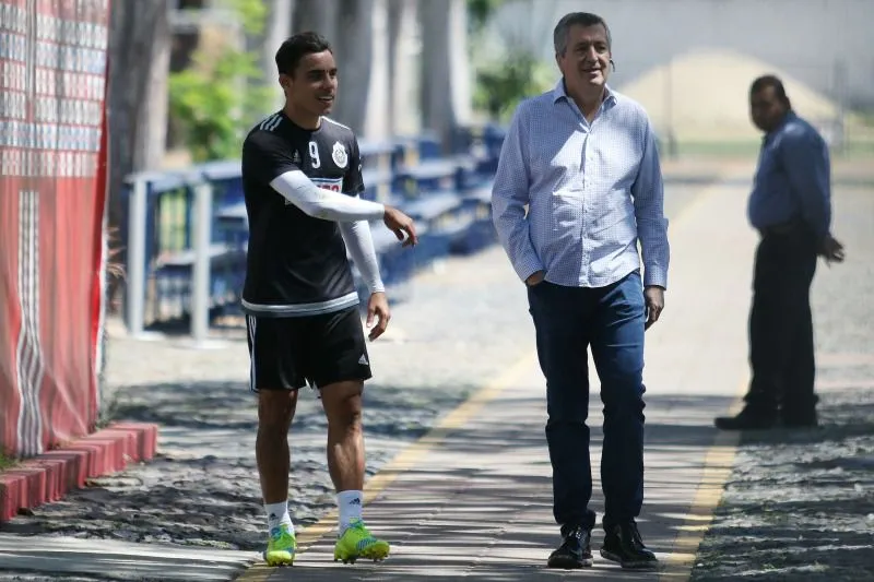 IMAGO7 El dueño de Chivas dialoga con Bravo en Verde Valle