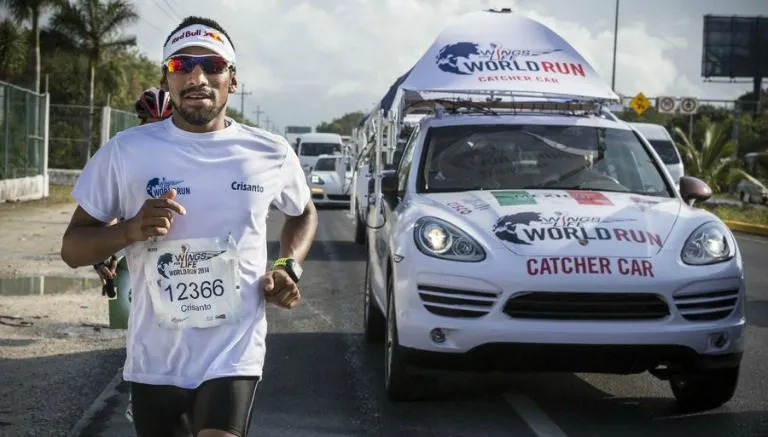 WINGS FOR LIFE El Catcher Car es el vehículo que atrapa a los corredores