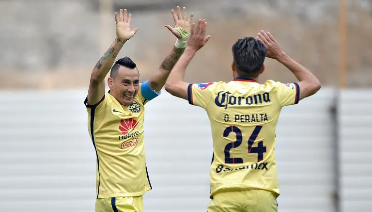 MEXSPORT Oribe Peralta y Rubens Sambueza festejan un gol