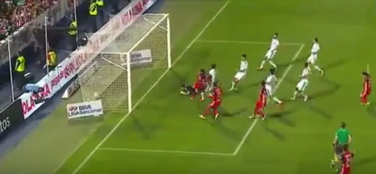 Momento de la agreción de Izquierdoz a Peña