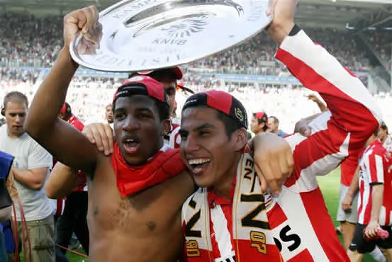 ESPECIAL Carlos Salcido festeja campeonato en Holanda