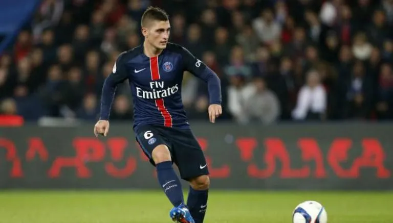 Marco Verratti da un pase en un encuentro