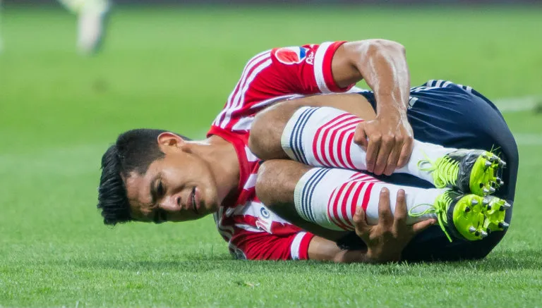 MEXSPORT Chapo Sánchez cae tras falta de William