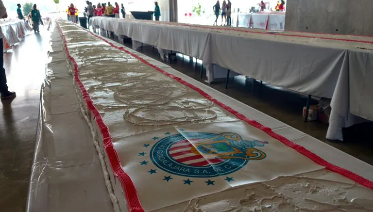 El pastel de los 110 años de Chivas