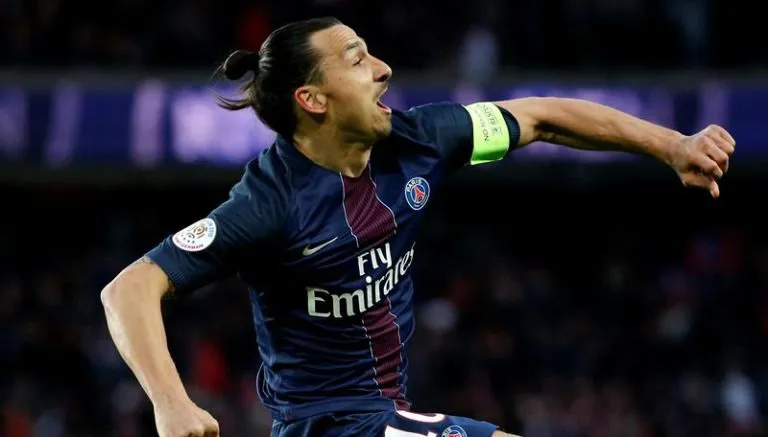 EFE Zlatan brinca en forma de festejo