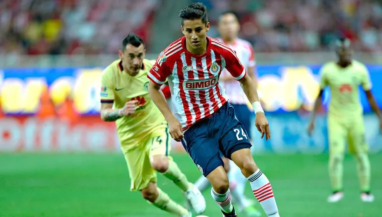 MEXSPORT Cisneros controla el balón en la Ida contra el América