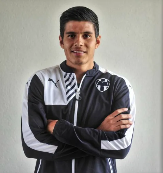 CÉSAR VICUÑA Herrera Equihua posando para el lente de RÉCORD